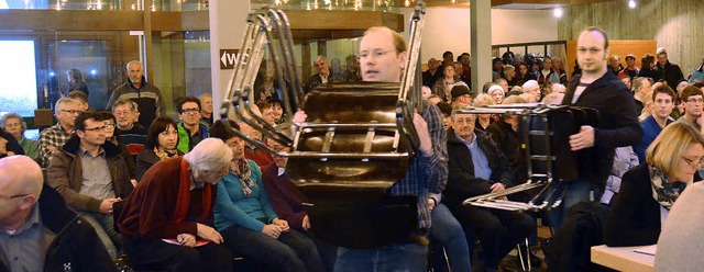 Rappelvoll war das Foyer der Stadthall...n, reichten die Sitzpltze nicht aus.   | Foto: Juliane Khnemund