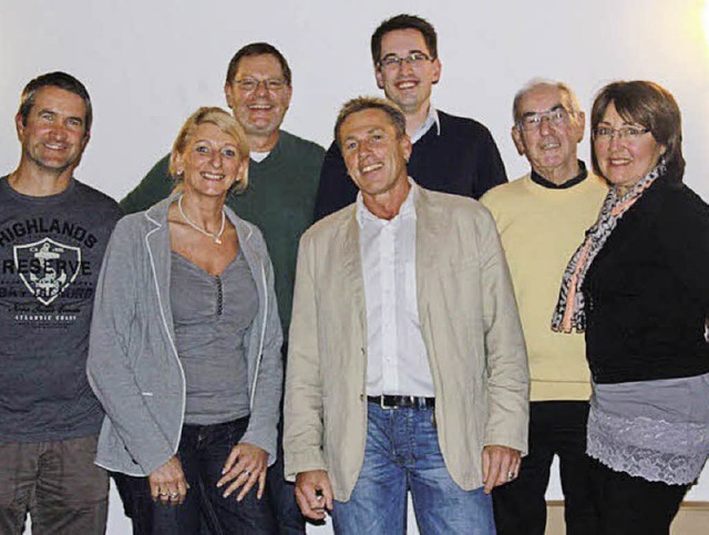 Der Tennisclub-Vorstand: Oliver Pendzi... (von links). Es fehlt Elvira Geiser.   | Foto: Verein