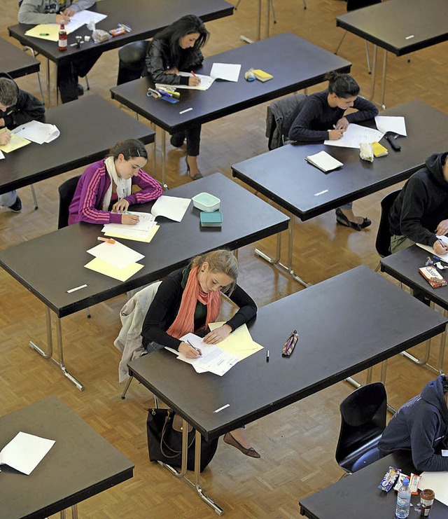 Die Deutschprfungen am heutigen Mittw...en Abi-Auftakt, morgen folgt Mathe.     | Foto: dpa