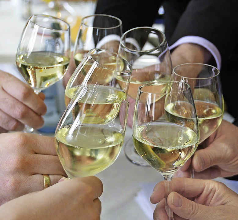 Hoch die Gläser &#8211; beim Gutedel-Cup und beim Weinmarkt   | Foto: Umiger
