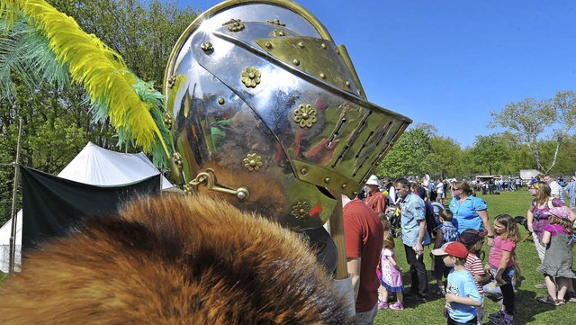 Poliertes Haupt: Fr das Fest auf dem ...  werfen sich selbst Ritter in Schale.  | Foto: michael Bamberger