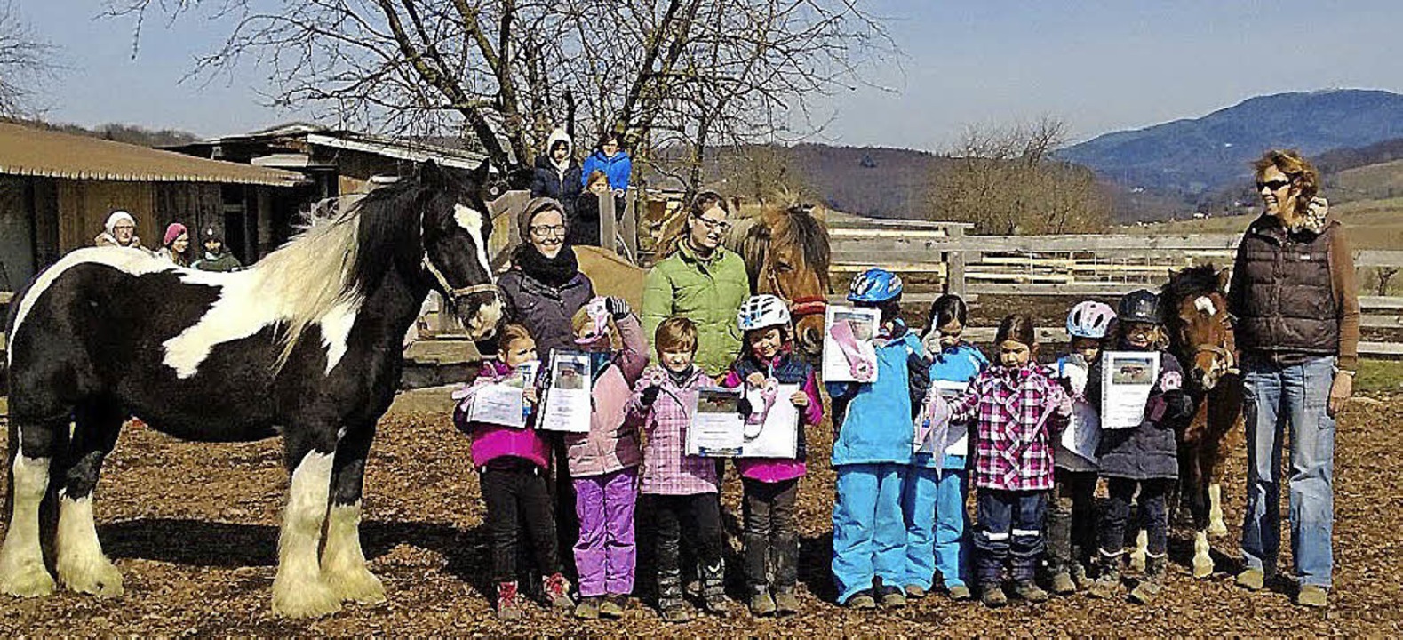 Spielerisch lernten Kinder bei Reitthe...uga den richtigen Umgang mit Pferden.   | Foto: privat