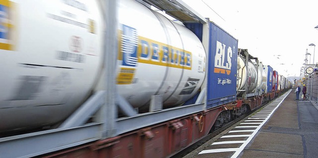 Gterfernverkehr am Hochrhein: Fr manch einen ein Schreckensszenario.   | Foto: Archivfoto: Victoria Langelott