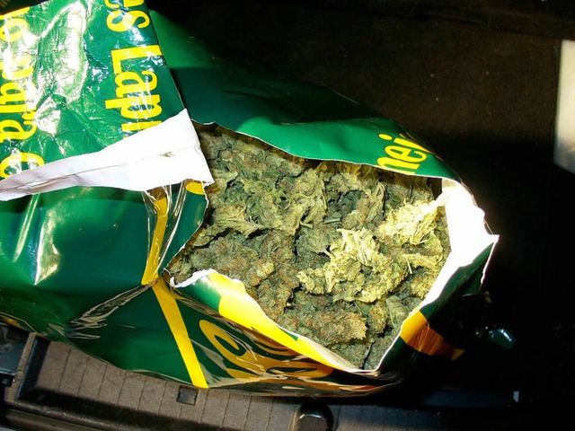 Das Marihuana aus dem Versteck im Kofferraum.  | Foto: Zoll