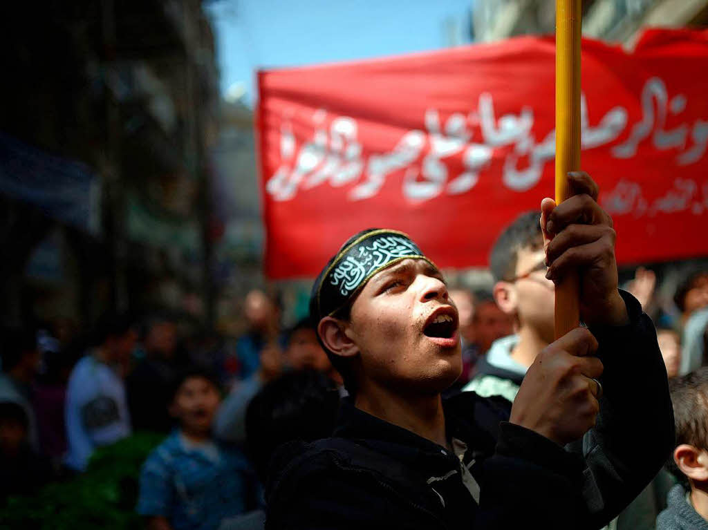 Ein Regimekritiker protestiert vergangenen Freitag in Aleppo