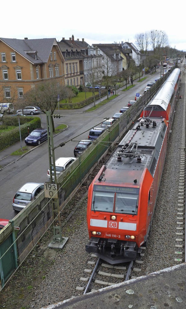 Reicht nicht aus: Die von der Bahn 200...zwand msste eigentlich erhht werden.  | Foto: Gerhard Walser