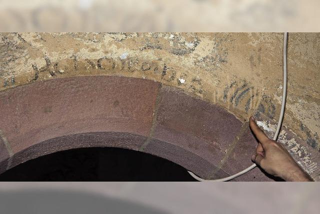 Hundert Jahre alter Schriftzug kommt bei Sanierungsarbeiten zum Vorschein