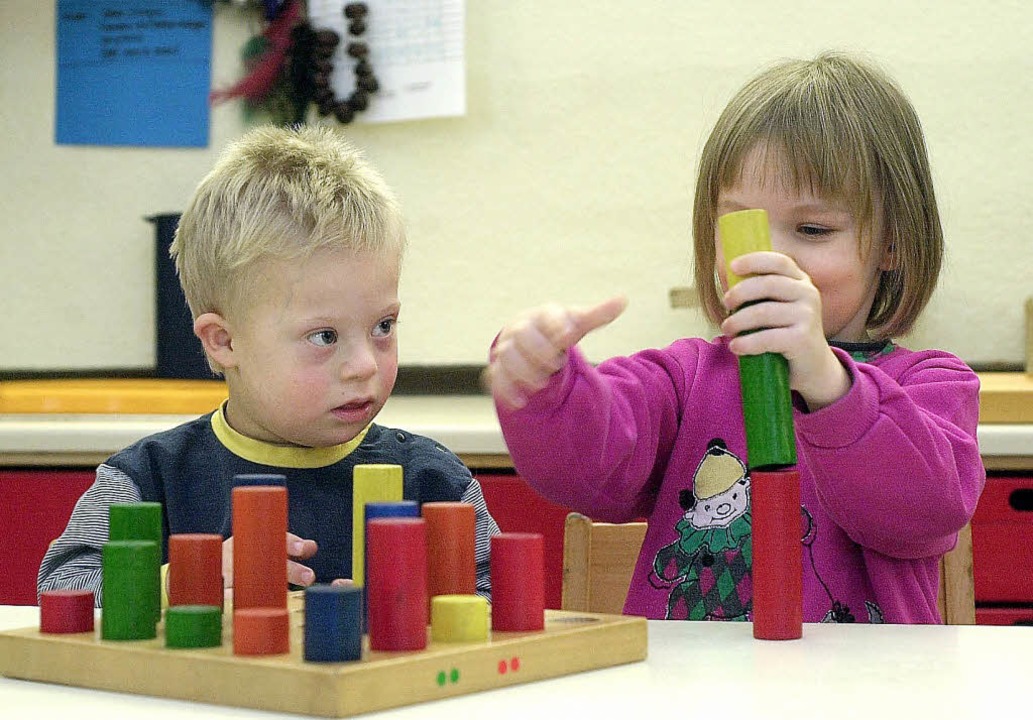 Der Kreis schafft die Basis, dass Kind...lusionsgruppen betreut werden knnen.   | Foto: dpa