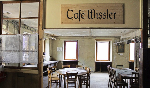 Die  ehemalige Schlosserei  ist heute ein provisorisches Caf.  | Foto: Hermann Jacob