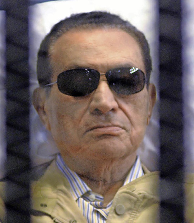 Mubarak in einer Zelle   | Foto: dpa