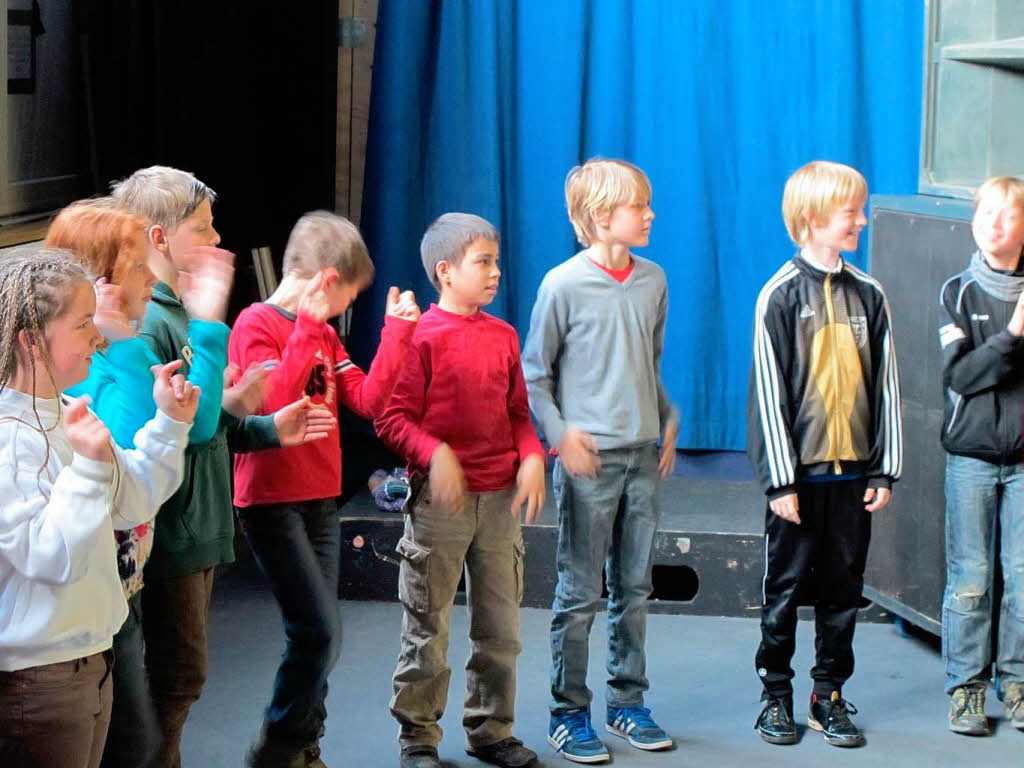 Singen und Tanzen: Die 4b aus Schallstadt beim musikalischen Workshop der Jazz & Rock Schulen Freiburg.<?ZL?>

