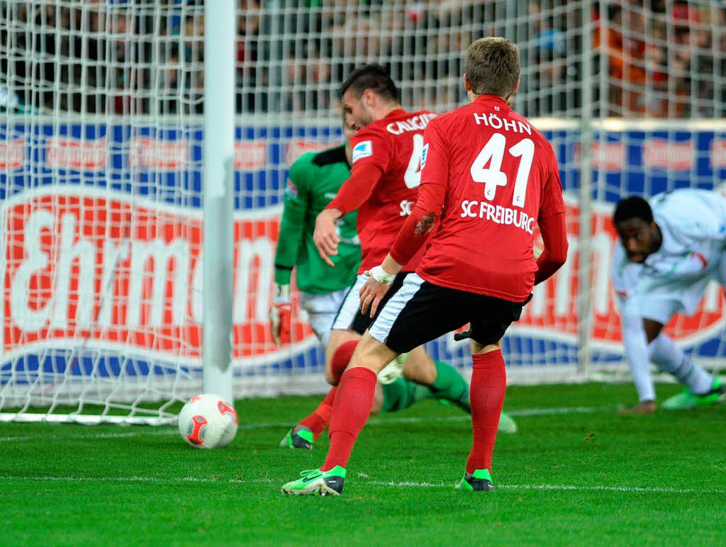 Der SC Freiburg gewinnt das Spiel gegen Hannover 96 mit Spielfreude und Angriffslust.