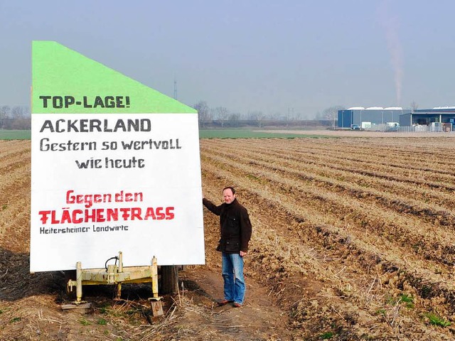 Wo jetzt bei Heitersheim noch Spargel ...nen Protest deutlich sichtbar gemacht.  | Foto: rainer ruther