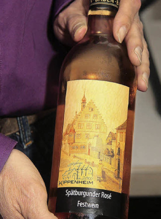 Der Kippenheimer  Jubilumswein zur 1250-Jahr-Feier mit dem besonderen Etikett.  | Foto: Sandra Decoux-Kone