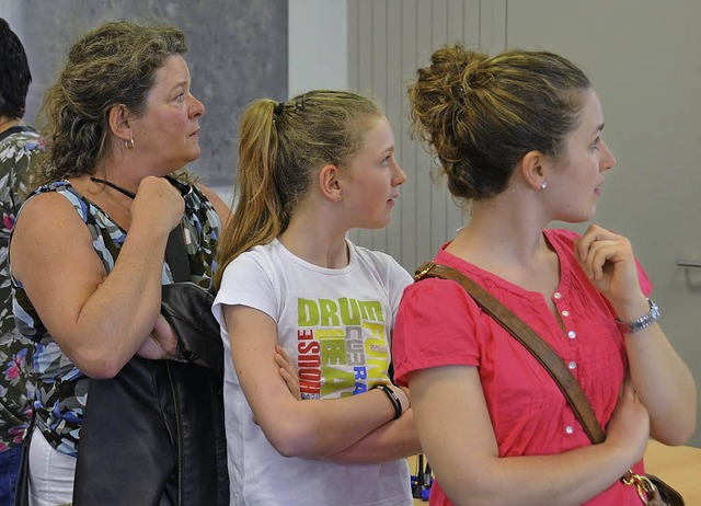 Interessierte Beobachterinnen bei der ...immen gestern im Altenheimer Rathaus.   | Foto: Ulrike Derndinger