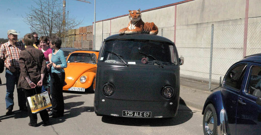 „Pack den tiger auf das Dach“: Volkswagen-Oldtimer aus dem Nachbarland.