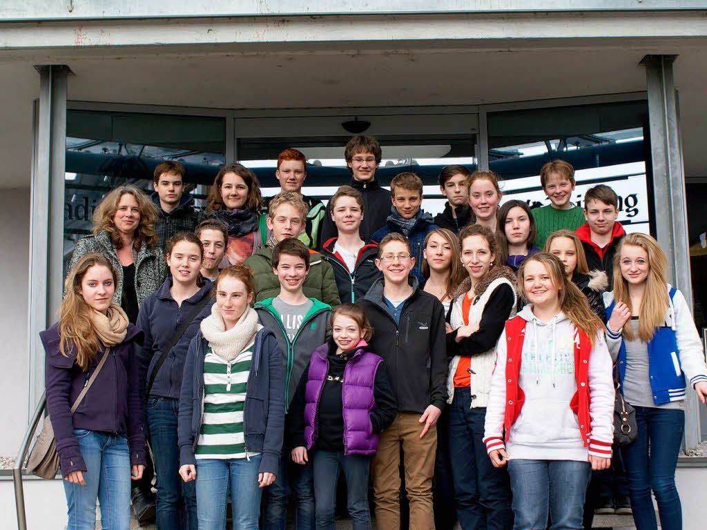 Die Klasse 8d des Kepler-Gymnasiums aus Freiburg mit ihrer Lehrerin Frau Lucia Hillebrand