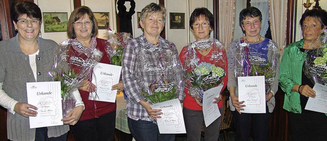 Langjhrige Mitglieder bei den Landfra...bach, Hilda Waldvogel und Maria Sigg.   | Foto: Heinrich Fehrenbach