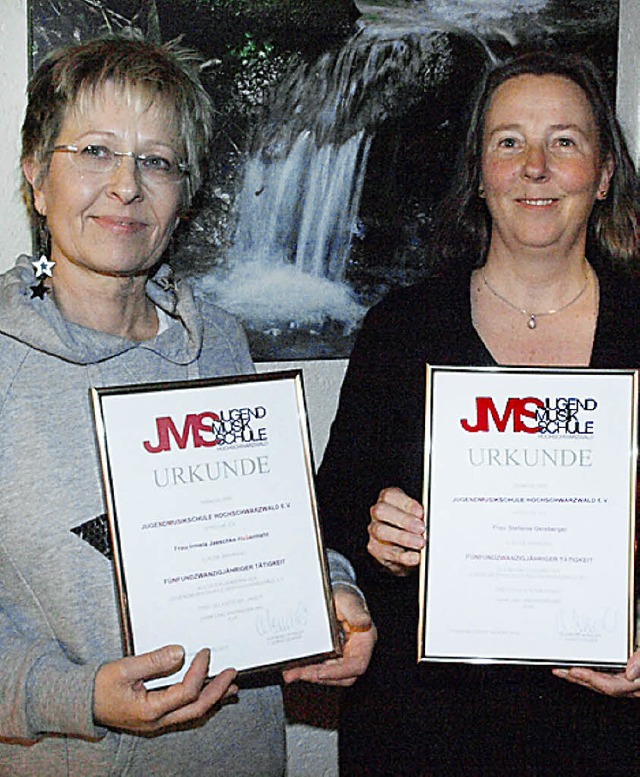 25 Jahre bei der Musikschule sind Irme...mehl (links) und Stefanie Geisberger.   | Foto: M. Pfordt