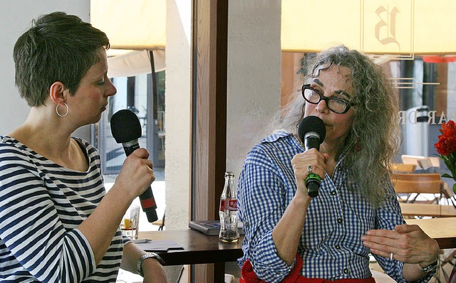 Moderatorin Claudia Gabler und Autorin Birgit Kempker (rechts).   | Foto: Katharina Kubon