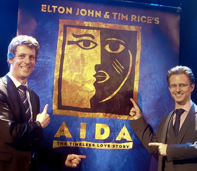 Jochen Frank Schmidt (links) und Alexa...ns Musical &#8222;Aida&#8220; heraus.   | Foto: Frey