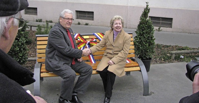 Ein freundschaftlicher Hndedruck: Mar...neuen Partnerschaftsbank in Slestat.   | Foto: Verein