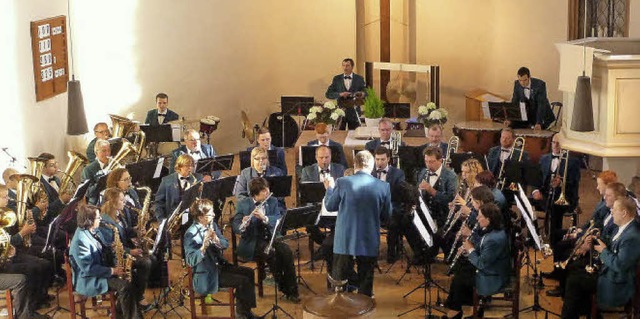 Beim Kirchenkonzert des Musikvereins N...nter der Leitung von Hans-Jrgen Gro.  | Foto: Karlernst Lauffer