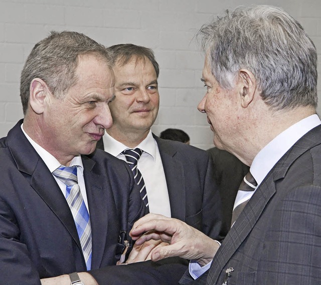 Minister Reinhold Gall (links) im Gesp...atthaus, in der Mitte Landrat Scherer   | Foto: schneider