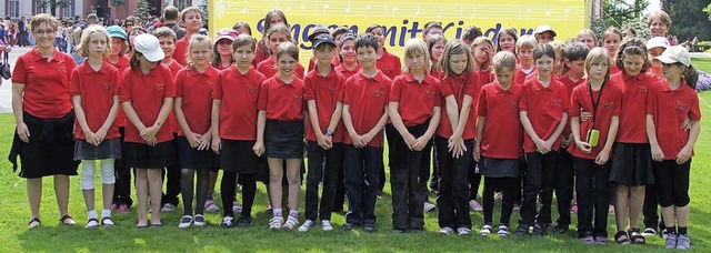 Der Chor der Rheinschule tritt auf der Insel Mainau auf.   | Foto: Rheinschule