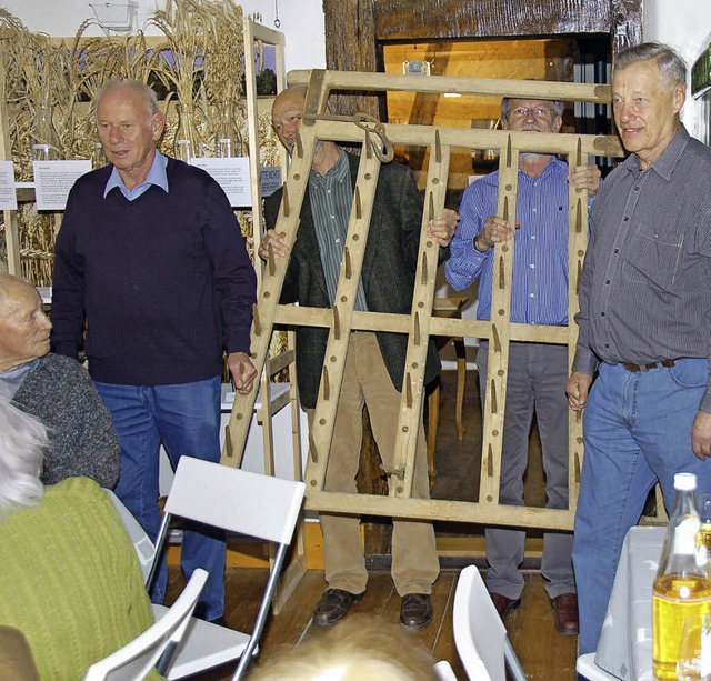 Das erste Ausstellungs-Objekt fr die ...n in den Hnden der Machern: Eine Egge  | Foto: Andrea Steinhart