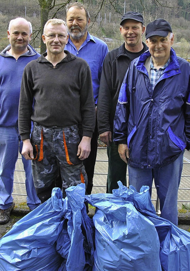 &#8222;Reichen Fang&#8220; machten die...i ihrer jngsten Uferpflege am Rhein.   | Foto: Ralph Fautz