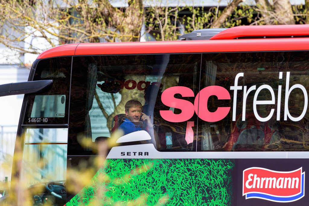 Der SC Freiburg hat sich am Dienstagnachmittag auf dem Weg nach Stuttgart gemacht. Dort trifft er in der Mercedes-Benz-Arena am Mittwoch um 20.30 Uhr auf den VfB.