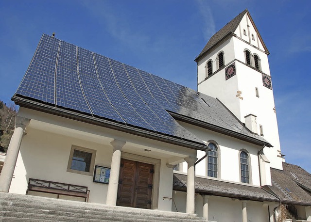 Berhmte Genossenschaft in der Region:... liefert sogar das Kirchendach Strom.   | Foto: Anita Fertl