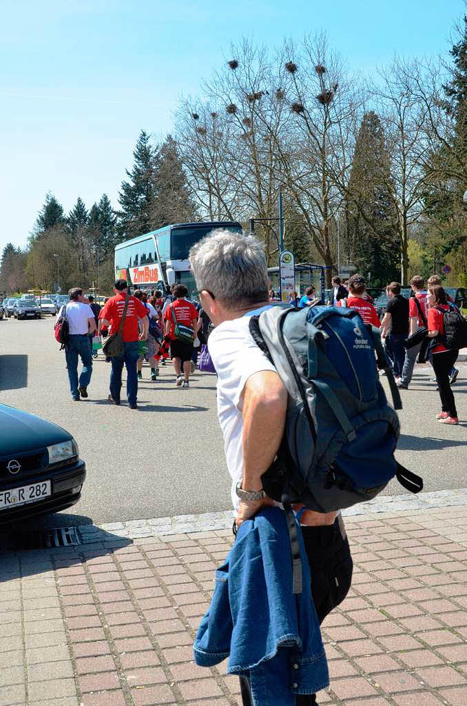 In Bad Krozingen fllen sich die Fanbusse: SC-Anhnger machen sich auf den Weg nach Stuttgart.