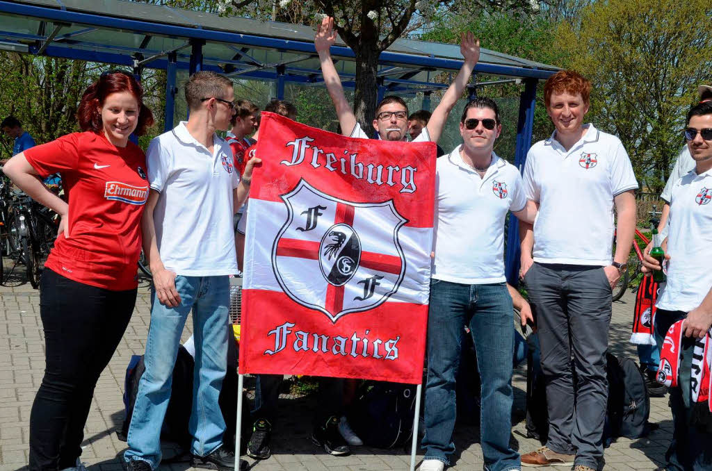 In Bad Krozingen fllen sich die Fanbusse: SC-Anhnger machen sich auf den Weg nach Stuttgart.