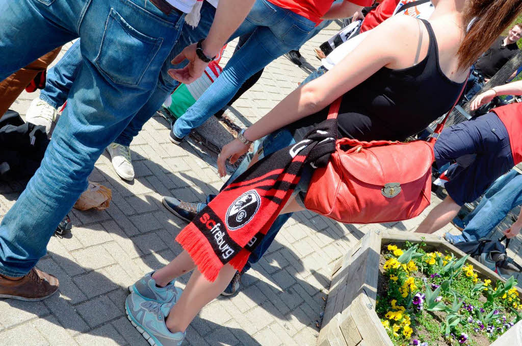 In Bad Krozingen fllen sich die Fanbusse: SC-Anhnger machen sich auf den Weg nach Stuttgart.