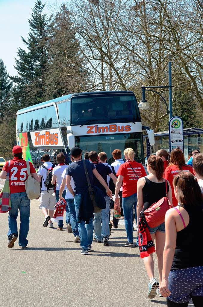 In Bad Krozingen fllen sich die Fanbusse: SC-Anhnger machen sich auf den Weg nach Stuttgart.