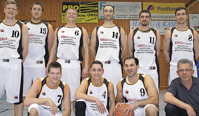 Meister im Jubilumsjahr: Die AUV-Basketballer mit Wolfgang Nopper.   | Foto: Werner Schnabl