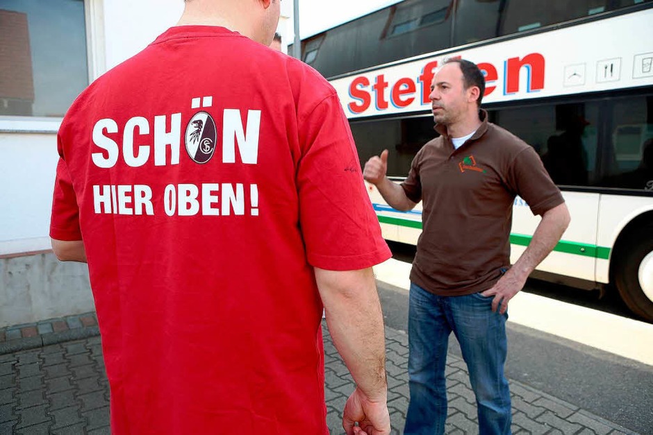 Auch In Kappel-Grafenhausen haben sich zig Fans auf den Weg nach Stuttgart gemacht: Sie wollen dae DfB-Pokal-Halbfinale live sehen. (Foto: Christoph Breithaupt) Auch In Kappel-Grafenhausen haben sich zig Fans auf den Weg nach Stuttgart gemacht: Sie wollen dae DfB-Pokal-Halbfinale live sehen. (Foto: Christoph Breithaupt)