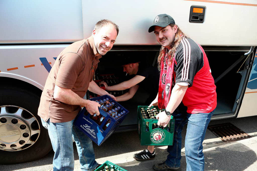 Auch In Kappel-Grafenhausen haben sich zig Fans auf den Weg nach Stuttgart gemacht: Sie wollen dae DfB-Pokal-Halbfinale live sehen.