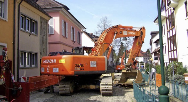 Alle paar Wochen ndern sich die Verke...wie hier beim Pfarrhaus, richtig eng.   | Foto: Hans Sigmund