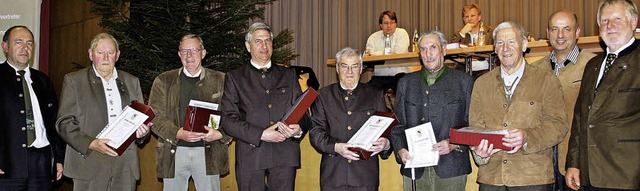 Der Vorstand der Jger im Kreis mit de...holzer, Hans Metzger  und Hans Sger.   | Foto: zvg
