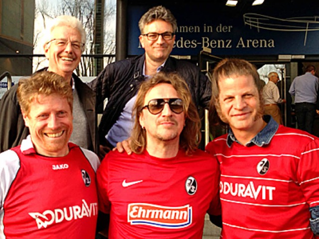Im Stadion: Freiburgs Erster Brgermei...eldtkeller (vordere Reihe, von links).  | Foto: Joachim Rderer