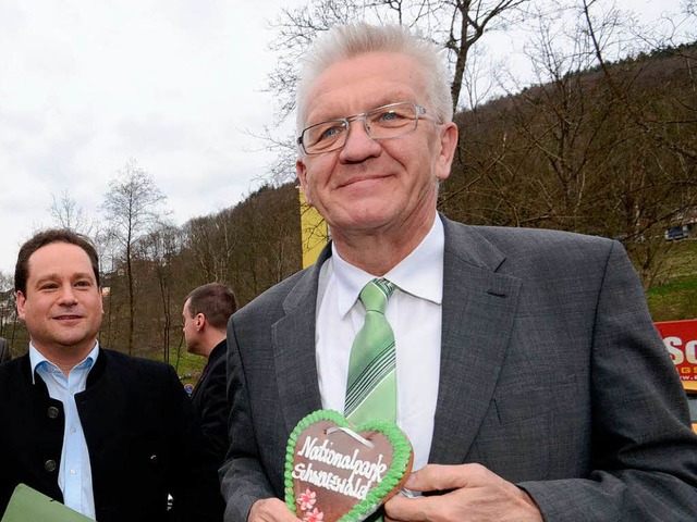 Winfried Kretschmann (rechts) und Alex...tionalpark im Nordschwarzwald werben.   | Foto: dpa