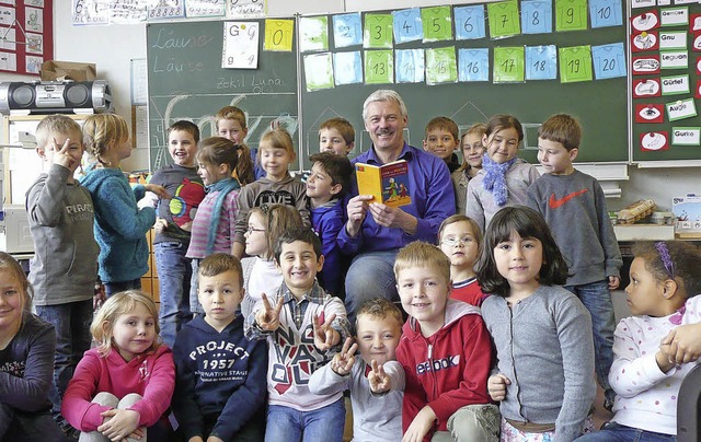 Rotary-Prsident Rdiger Fross inmitte... Klasse 1c der Grundschule Kenzingen.   | Foto: Privat