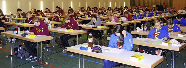 77 Realschler legten am Mittwoch ihre...n Mathematik unter Beweis zu stellen.   | Foto: Realschule