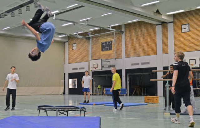 Schwindelfrei mssen Parkour-Lufer sein, am Trampolin wird gebt.   | Foto: Veit KRmer