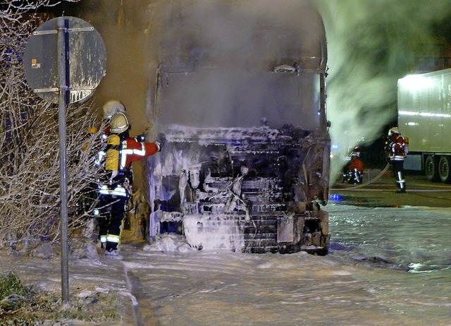 281 Einstze mussten die Weiler Wehrm...lichen Fahrzeugbrand auf der Autobahn.  | Foto: Utke