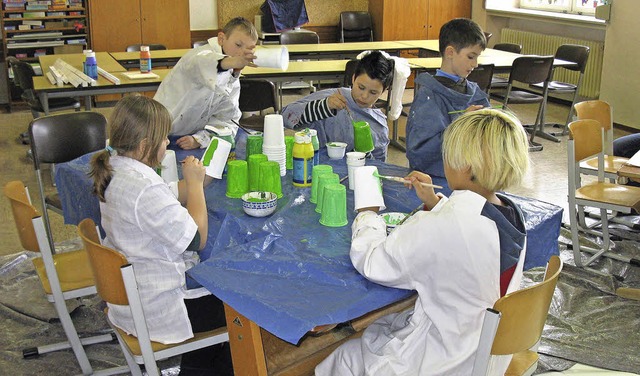 Deutsche und franzsische Kinder arbei...r-Projekt an der Grundschule Fahrnau.   | Foto: Privat