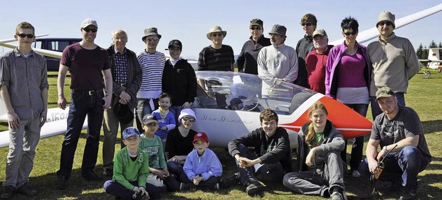 Flugschler, Scheinpiloten, Fluglehrer...d das schne Wetter zum Saisonstart.    | Foto: Bernhard Egger